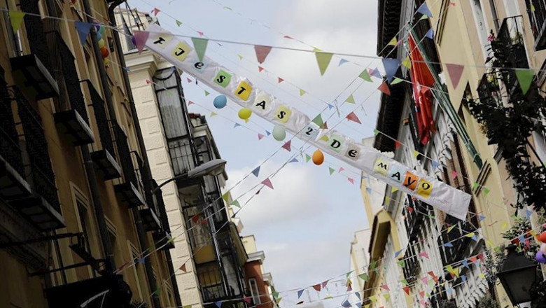 ep ambiente en el barrio madrileno de malasana con decoracion para una celebracion atipica del ep ambiente en el barrio madrileno de malasana con decoracion para una celebracion atipica del
