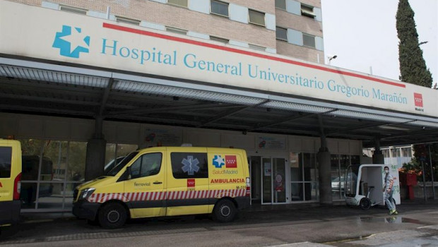 ep ambulancias en la entrada del hospital gregorio maranon