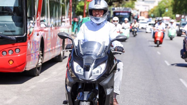 ep archivo   el candidato popular jose luis sanz recorre en moto una de las calles de la ciudad para