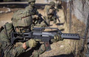 ep archivo   soldados de la legion participan en una maniobra de simulacion de fusiles en un recinto