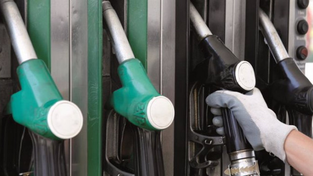 ep archivo   surtidores en una gasolinera