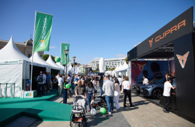 ep archivo   varias personas durante la feria del vehiculo electrico de madrid 2024