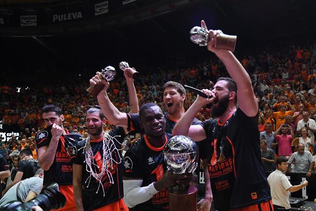 ep bojan dubljevicrestola plantillavalencia basket celebratitulo