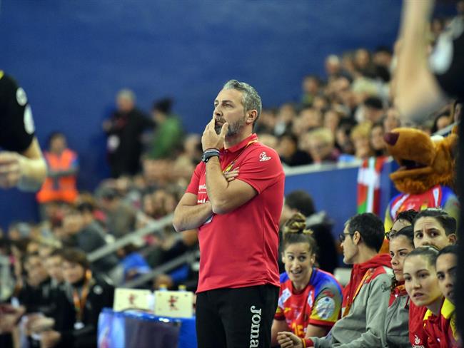 ep carlos viver seleccionador espanolbalonmano - guerreras