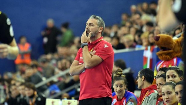 ep carlos viver seleccionador espanolbalonmano - guerreras