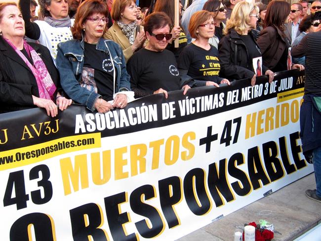 Concentración Asociación Víctimas del Metro 3 de Julio de Valencia | EUROPA PRESS ep concentracion asociacion victimasmetro 3juliovalencia
