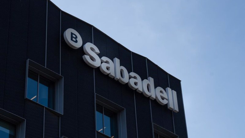ep edificio del banco sabadell a 1 de febrero de 2024 en san cugat del valles barcelona catalunya