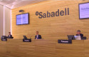 ep el director financiero de banco sabadell leopoldo alvear izq y el consejero delegado cesa