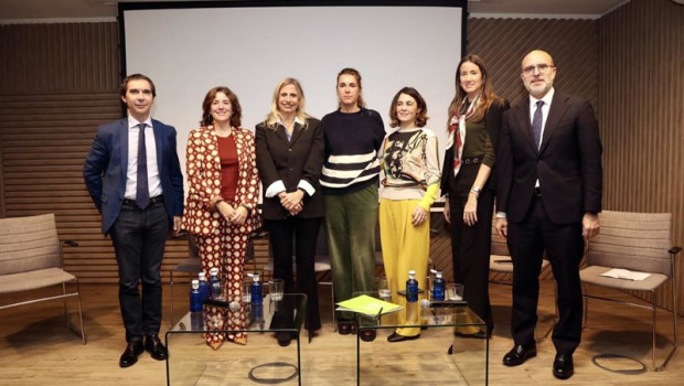 ep el instituto espanol de analistas presenta un informe sobre la union de ahorro e inversiones en