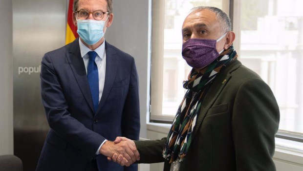 ep el lider del pp alberto nunez feijoo junto con el secretario general de ugt pepe alvarez durante