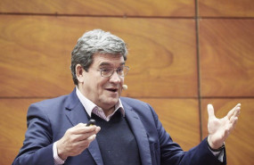 ep el ministro de inclusion seguridad social y migraciones jose luis escriva durante la charla en la