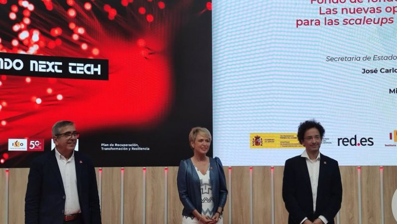El presidente del ICO, José Carlos García de Quevedo, la secretaria de Estado de Digitalización e Inteligencia Artificial, Carme Artigas, y el socio del K Fund, Miguel Arias, en el Mobile World Congress. | EUROPA PRESS ep el presidente del ico jose carlos garcia de quevedo la secretaria de estado de digitalizacion e