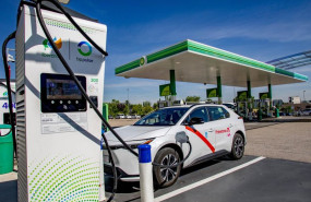 ep freenow y bp se unen para apoyar a los taxistas con descuentos en carburantes y carga electrica