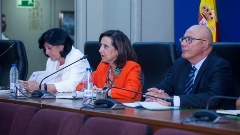 Imagen de la ministra de Defensa en funciones, Margarita Robles, mientras realiza una videoconferencia con los jefes de los contingentes españoles destacados en el exterior. | TWITTER - MINISTERIO DE DEFENSA ep imagenla ministradefensafunciones margarita robles mientras realizavideoconferencialos jefeslos contingentes espanoles destacadosexterior