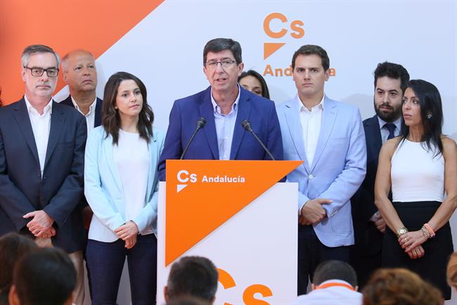 Juan Marín (Cs), flanqueado por Inés Arrimadas y Albert Rivera | EUROPA PRESS ep juan marin cs flanqueadoines arrimadasalbert rivera