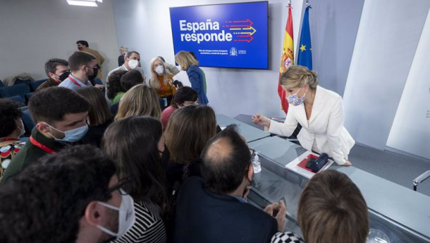 ep la vicepresidenta segunda y ministra de trabajo y economia social yolanda diaz conversa con los
