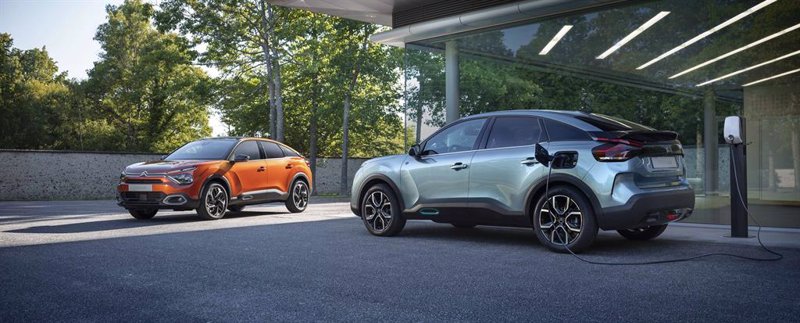 Los nuevos C4 y ë-C4 de Citroën, fabricados en España | CITROËN ep los nuevos c4 y c4 de citron fabricados en espana