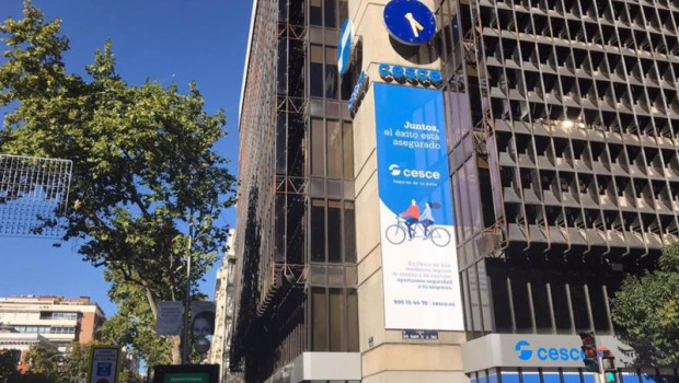 ep nueva imagen de cesce en la fachada de su sede en madrid