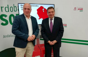 ep ruiz y planas ante un mapa de la provincia de cordoba que muestra en rojo donde ha ganado el psoe