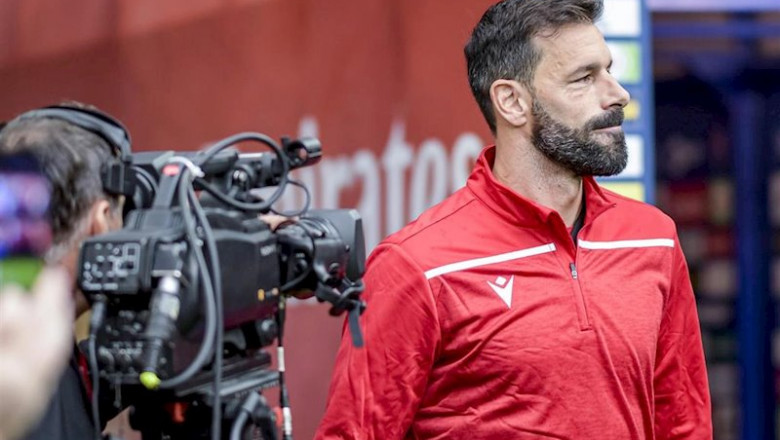 ep ruud van nistelrooy antes del homenaje a rafael van der vaart ep ruud van nistelrooy antes del homenaje a rafael van der vaart