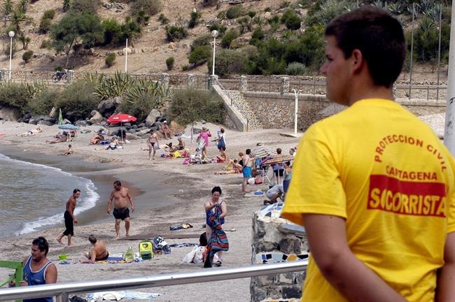 SOCORRISTAS EN CALA CORTINA, PLAYA | AYUNTAMIENTO CARTAGENA ep socorristascala cortina playa