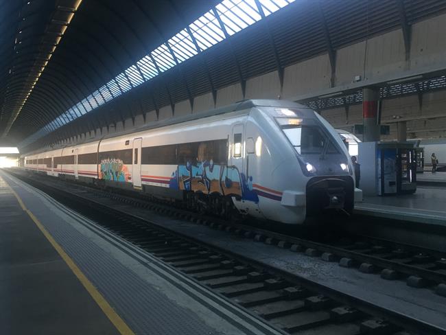 ep tren media distanciarenfepintadasla estacion sevilla santa justa