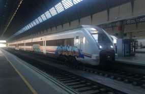 ep tren media distanciarenfepintadasla estacion sevilla santa justa