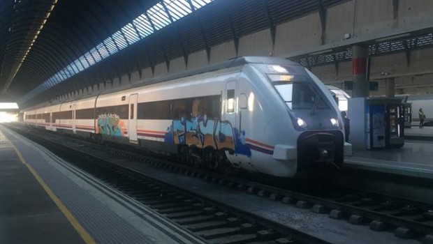 ep tren media distanciarenfepintadasla estacion sevilla santa justa
