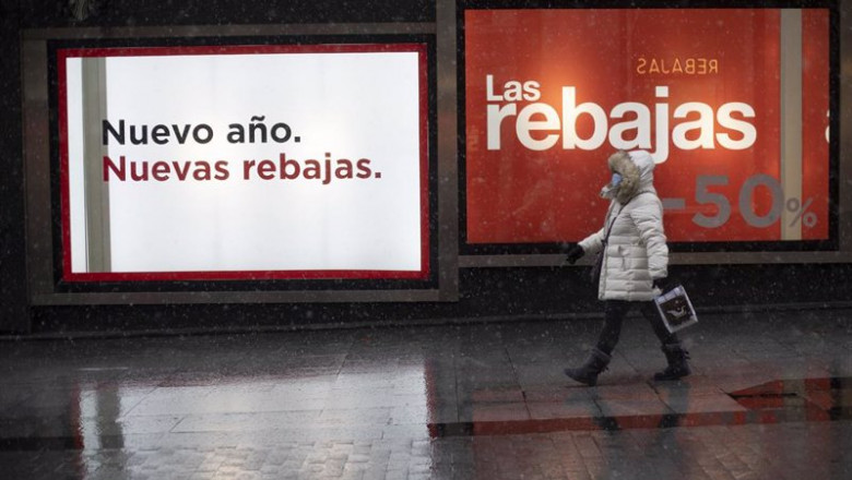 ep un escaparate en una tienda anuncia el inicio de las conocidas como rebajas de enero en madrid ep un escaparate en una tienda anuncia el inicio de las conocidas como rebajas de enero en madrid