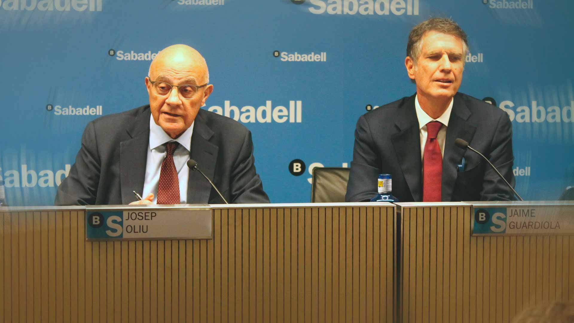 Sabadell: Oliu y Guardiola se suben el sueldo un 60% pese a decepcionar con los resultados