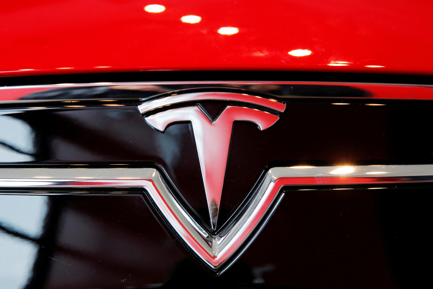 Berenberg rebaja a Tesla a mantener, pero mejora su precio hasta 210 dólares