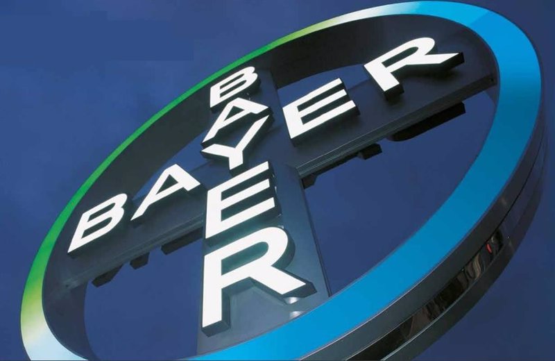 Bayer se hunde: suspende el ensayo de un medicamento y pierde un juicio en EEUU