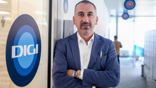 ep archivo   el ceo de digi marius varzaru posa a la camara tras una entrevista con europa press en