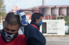 ep archivo   empleados de alcoa durante el segundo de dia manifestacion convocada frente a la