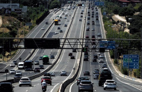 ep archivo   trafico de vehiculos en la carretera a6 a su paso por el barrio de el plantio en madrid