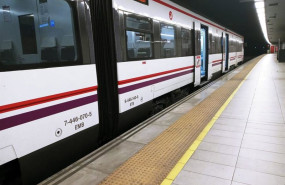 ep archivo   tren de cercanias en una estacion de sevilla en imagen de archivo