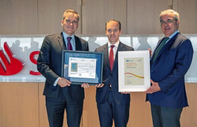 ep de izquierda a derecha rafael garcia meiro ceo de aenor rami aboukhair ceo de santander espana e