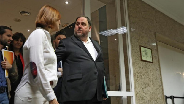 ep el exvicepresidente de la generalitat oriol junqueras preso por el proces acompanado entre otros