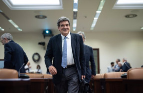 ep el gobernador del banco de espana jose luis escriva a su llegada a comparecer en la comision de