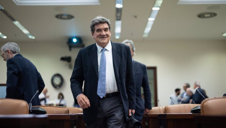 ep el gobernador del banco de espana jose luis escriva a su llegada a comparecer en la comision de