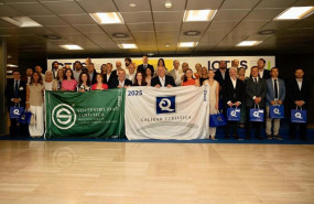 ep el ictes entrega las 524 banderas q de calidad y s de sostenibilidad que ondearan este ano en