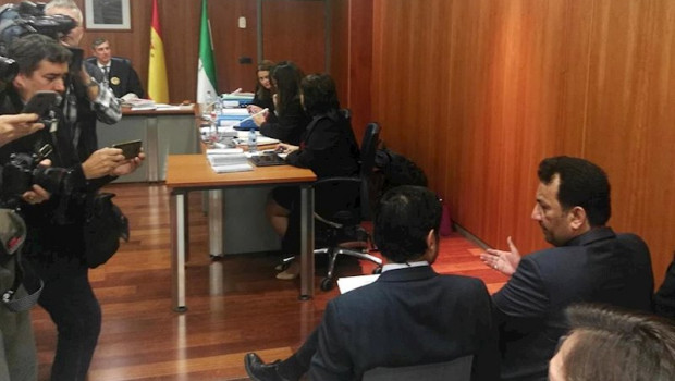 ep el jeque al-thani en un juicio por las acciones del malaga cf