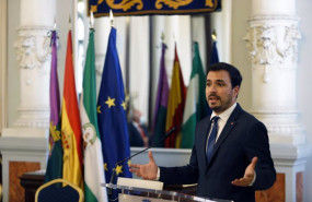 ep el ministro de consumo alberto garzon se dirige al publico asistente despues de firmar el