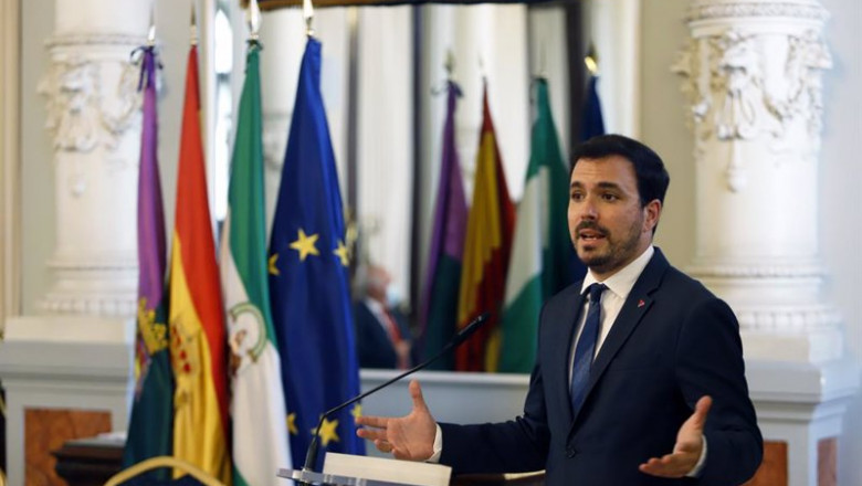 ep el ministro de consumo alberto garzon se dirige al publico asistente despues de firmar el ep el ministro de consumo alberto garzon se dirige al publico asistente despues de firmar el