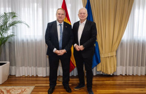 ep el ministro de industria y turismo jordi hereu y el consejero delegado de ryanair eddie wilson