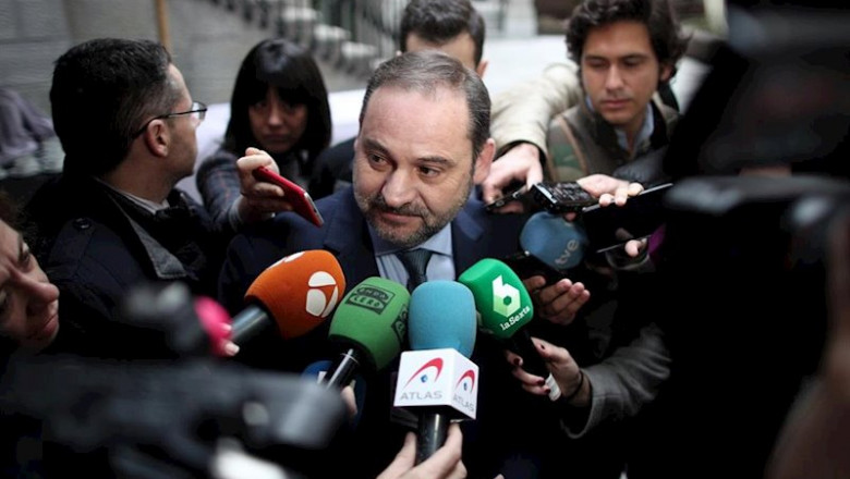 El ministro de Transportes, Movilidad y Agenda Urbana, José Luis Ábalos, atiende a los medios de comunicación | Eduardo Parra - Europa Press ep el ministro de transportes movilidad y agenda urbana jose luis abalos atiende a los medios de