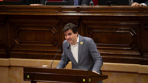 ep el presidente de erc en el parlament sergi sabri interviene desde el atril durante un pleno del