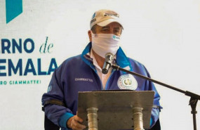 ep el presidente de guatemala alejandro giammattei con mascarilla por la pandemia de coronavirus