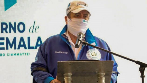 ep el presidente de guatemala alejandro giammattei con mascarilla por la pandemia de coronavirus