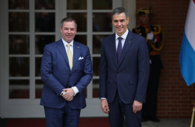 ep el presidente del gobierno pedro sanchez d recibe al gran duque guillermo v i en el palacio de la